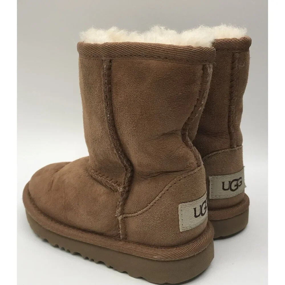 UGG Classic Short Boots Toddler‎ Size 7 Sheepskin Chestnut Suede Fur Lined